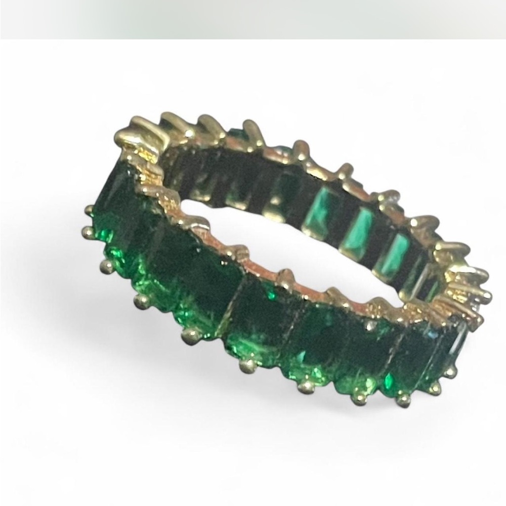 Elegant Green Gemstone Ring